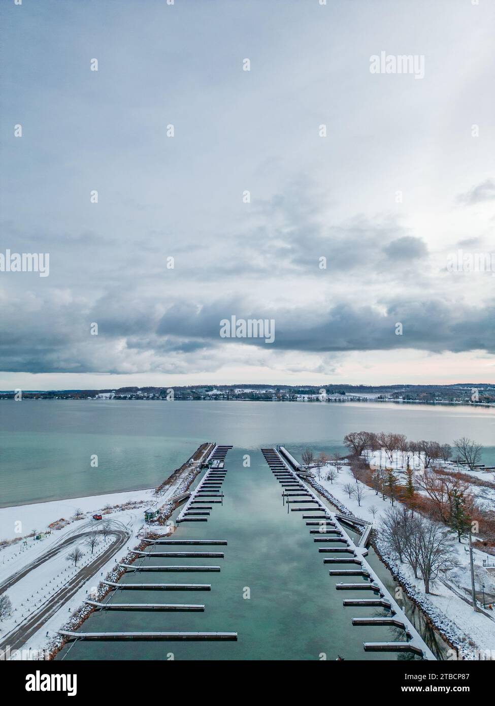 Foto aerea dell'inverno nella baia di Suttons nel Michigan settentrionale Foto Stock