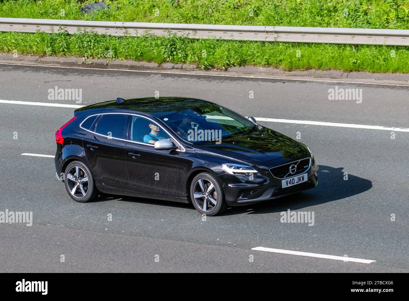 2016 Nero V40 T2 R-Design 1969 cc benzina manuale a 6 velocità Foto Stock