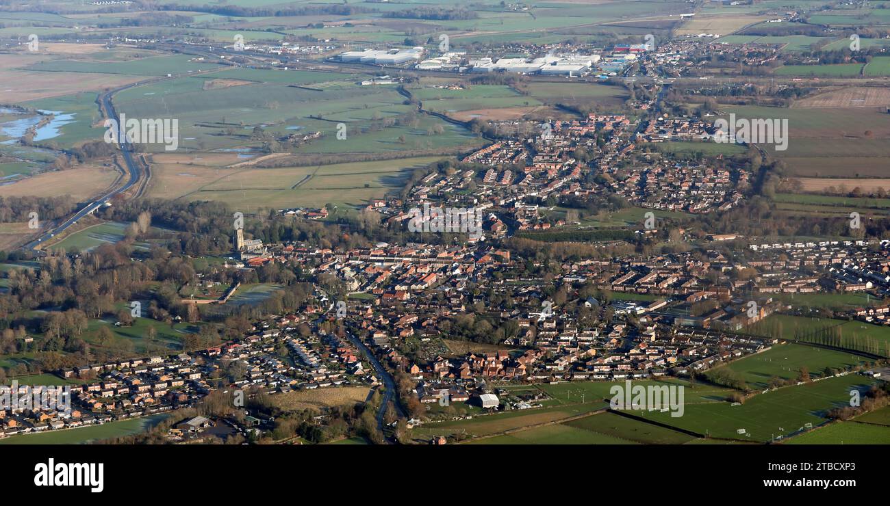Vista aerea della citta' di Bedale guardando da Aiskew a Leeming Bar e l'autostrada A1M in lontananza Foto Stock