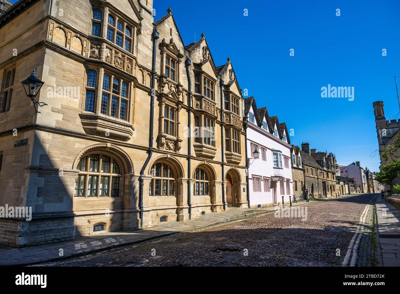 Edifici storici su Merton Street nel centro di Oxford, Oxfordshire, Inghilterra, Regno Unito Foto Stock