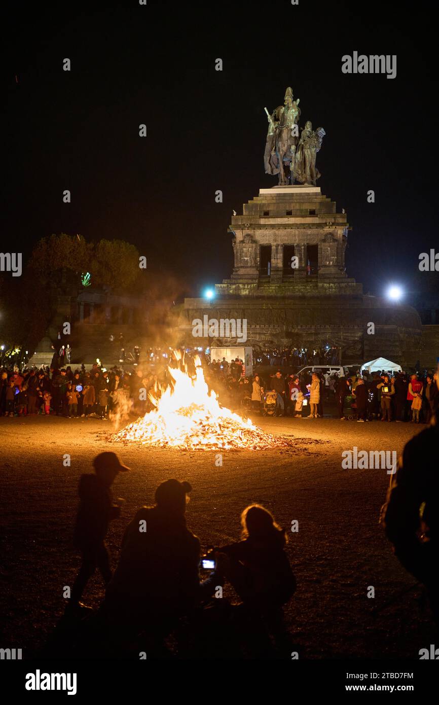 Falò di San Martino al Deutsches Eck a Coblenza, Renania-Palatinato, Germania Foto Stock