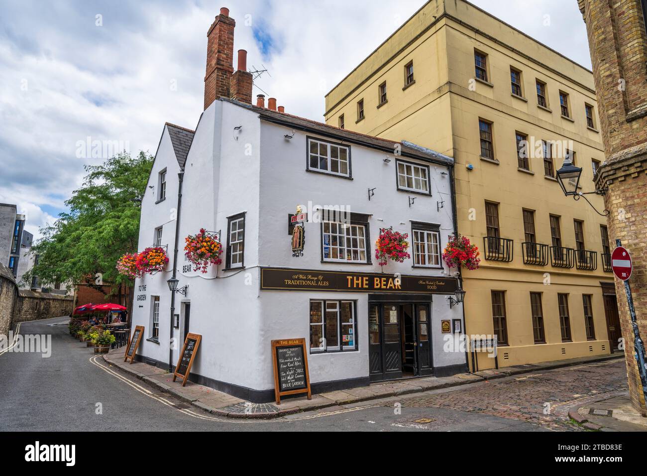 The Bear Inn on Alfred Street a Oxford City Centre, Oxfordshire, Inghilterra, Regno Unito Foto Stock