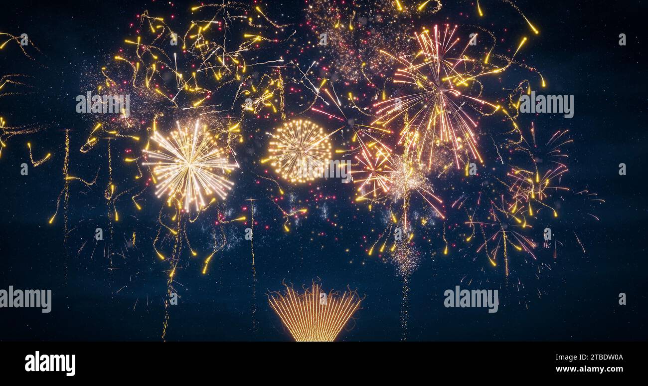 Fuochi d'artificio dai colori vivaci per Capodanno, Natale, matrimoni e altri eventi celebrati su un cielo blu scuro e nuvoloso. Foto Stock