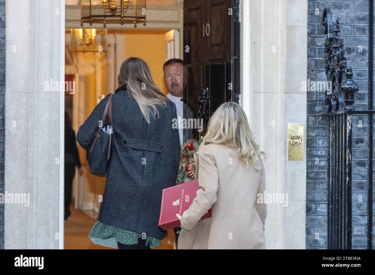 Londra, Regno Unito. 6 dicembre 2023. Laura Trott, Capo Segretario del Tesoro, arriva inaspettatamente, a Downing Street Londra Regno Unito. Crediti: Ian Davidson/Alamy Live News Foto Stock