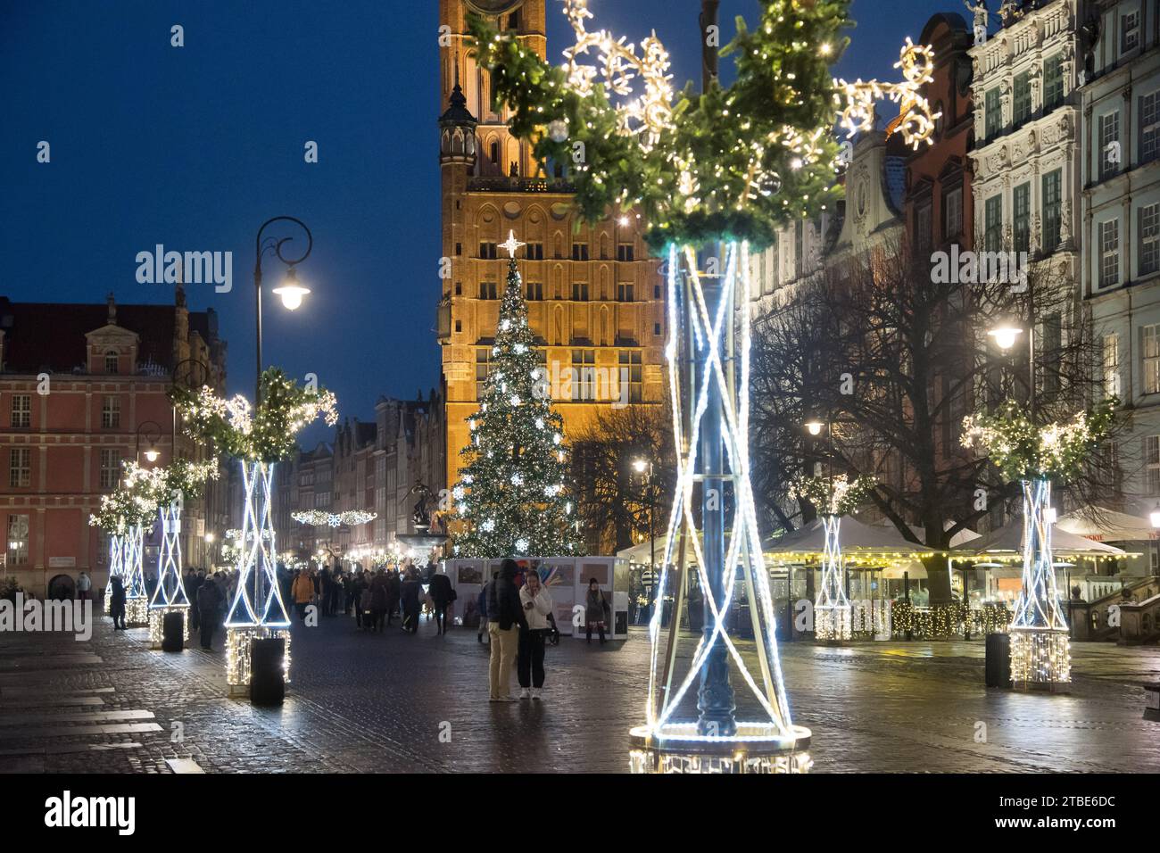 Danzica, Polonia. 6 dicembre 2023. Decorazioni natalizie su Dlugi Targ nel centro storico di Danzica© Wojciech Strozyk / Alamy Live News Foto Stock