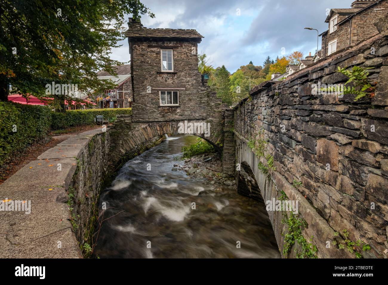 Bridge House, inizialmente costruita sulla rive per evitare la tassa fondiaria Foto Stock
