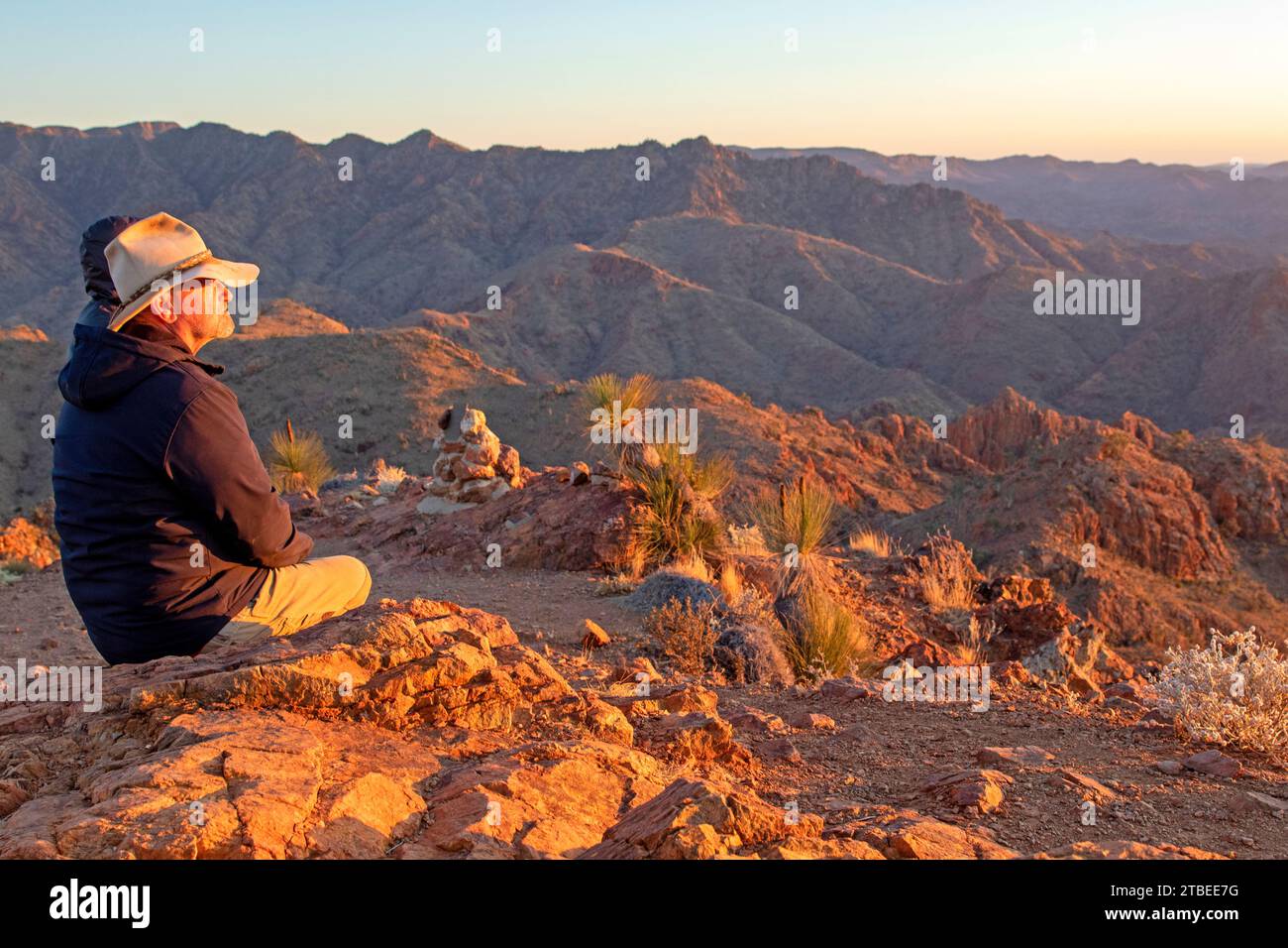 Sunrise at Sillers Lookout on the Ridgetop Track, Arkaroola Wilderness Sanctuary Foto Stock