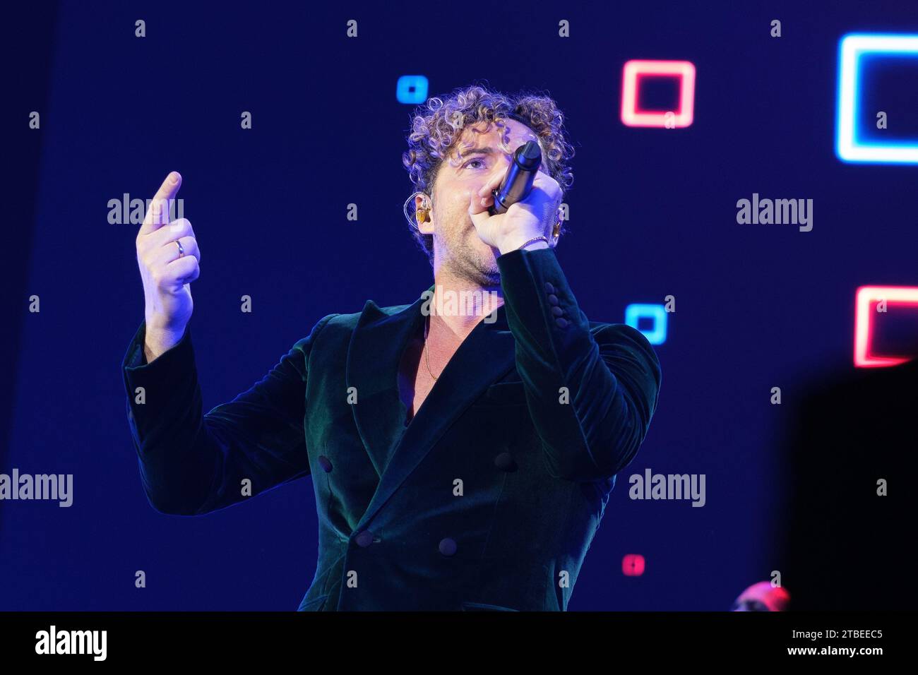 Il cantante David Bisbal si esibisce durante il concerto di i Feel Alive Tour 2023 al Wizcenter di Madrid il 6 dicembre 2023 in Spagna Foto Stock