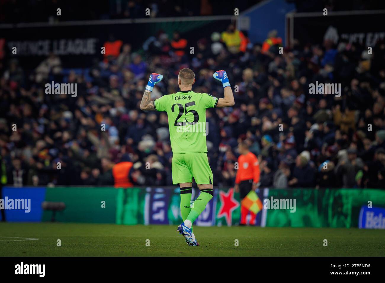 Robin Olsen durante la partita di UEFA Europa Conference League 23/24 tra l'Aston Villa FC e Legia Warszawa a Villa Park, Birmingham, Regno Unito. (M Foto Stock