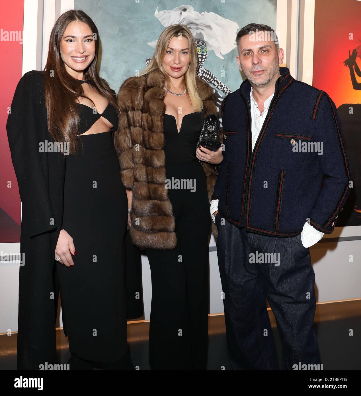 Ovidiu Buta, stilista di artisti del calibro di Kanye West, Alessandra Ambrosio e Sebastian Stan partecipa alla 44 Women Exhibition di Londra, un progetto fotografico Foto Stock