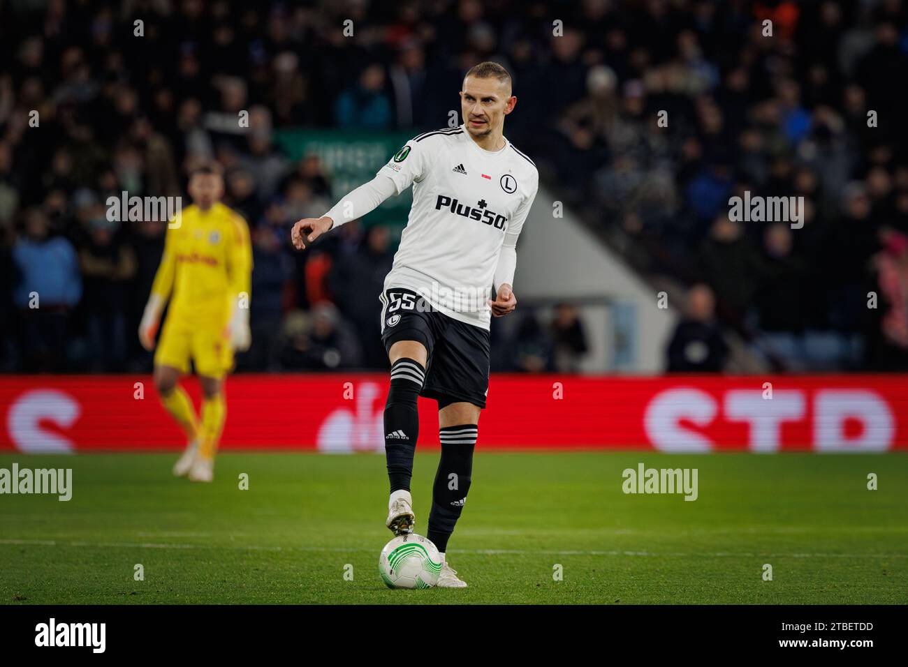 Artur Jedrzejczyk durante la partita di UEFA Europa Conference League 23/24 tra Aston Villa FC e Legia Warszawa al Villa Park, Birmingham, Regno Unito Foto Stock