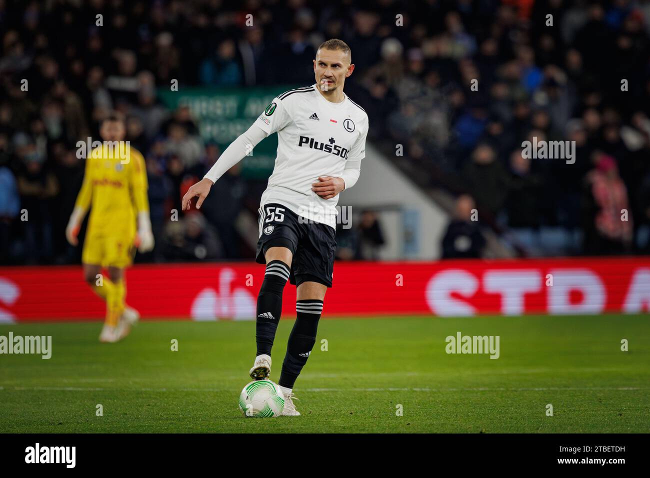 Artur Jedrzejczyk durante la partita di UEFA Europa Conference League 23/24 tra Aston Villa FC e Legia Warszawa al Villa Park, Birmingham, Regno Unito Foto Stock