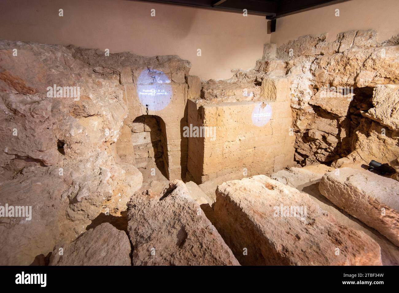 Scantinato Mura di pietra della struttura fenicia - Palermo - Italia Foto Stock