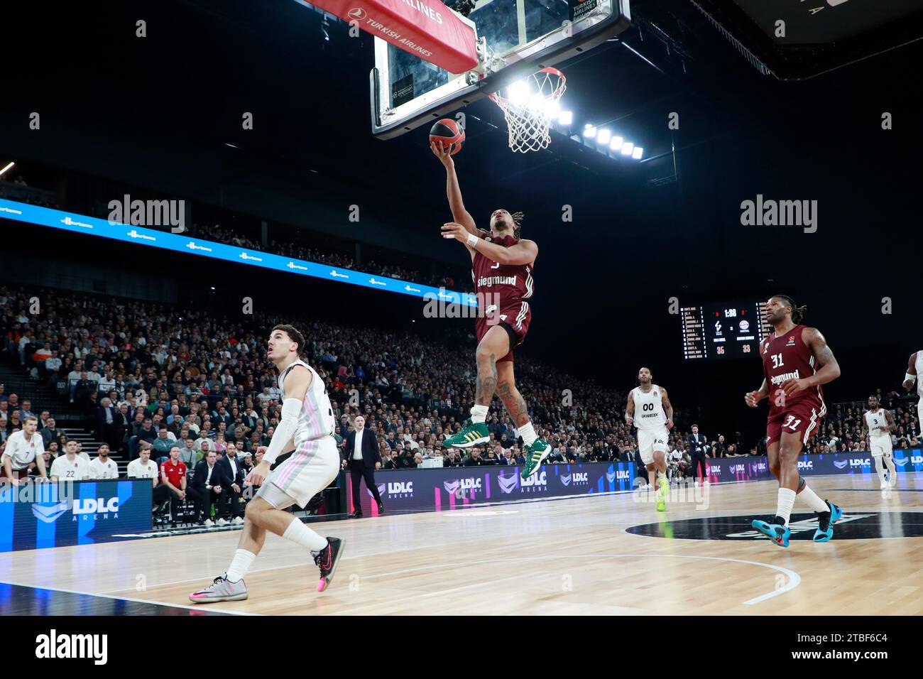 Carsen EDWARDS del Bayern Munichdurante la partita di pallacanestro Turkish Airlines EuroLeague tra LDLC Asvel e Bayern Monaco il 23 novembre 2023 alla LDLC Arena di Décines-Charpieu vicino a Lione, Francia - foto Romain Biard/Isports/DPPI Credit: DPPI Media/Alamy Live News Foto Stock