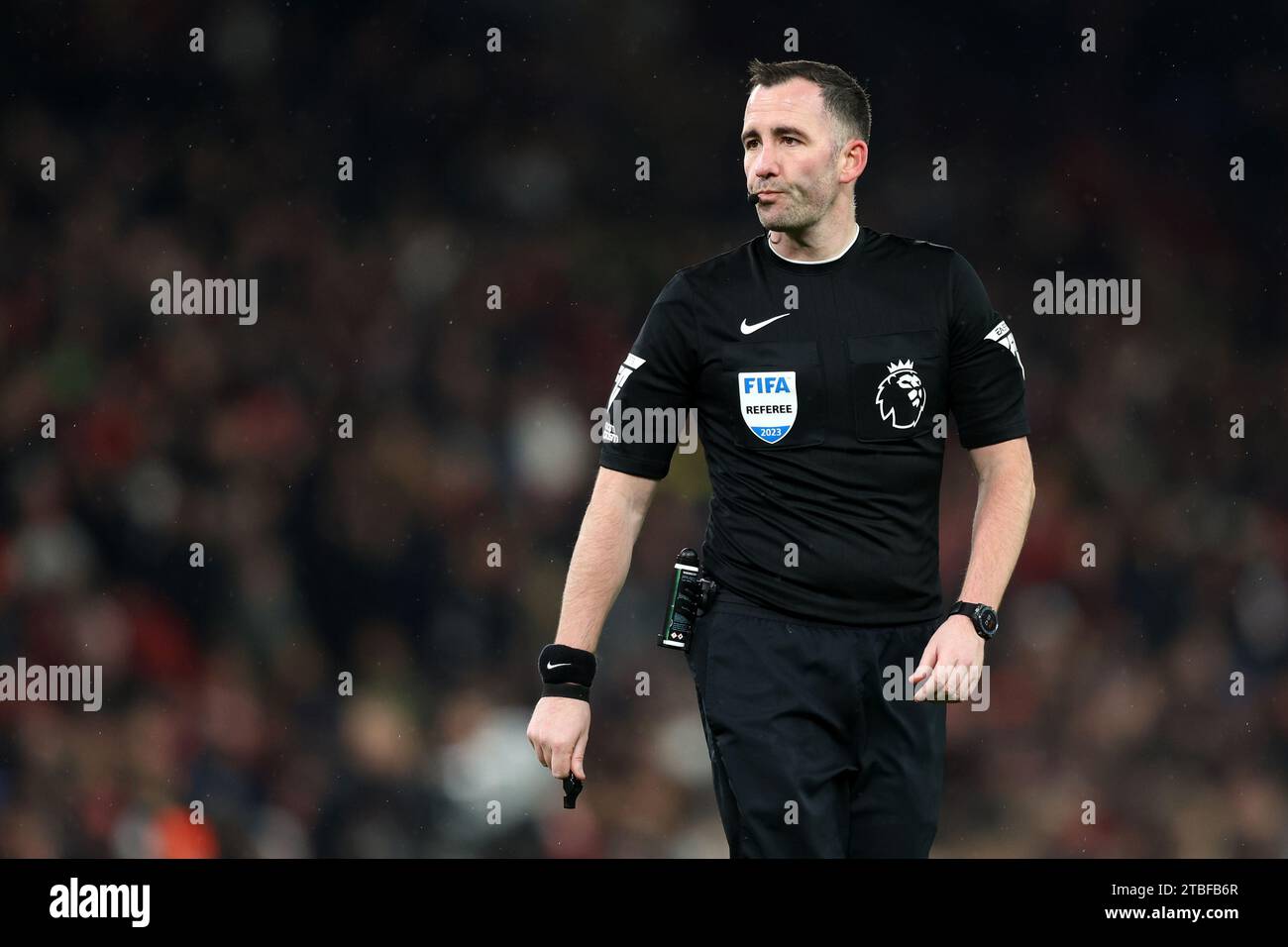 Manchester, Regno Unito. 6 dicembre 2023. L'arbitro Chris Kavanagh durante la partita di Premier League all'Old Trafford, Manchester. Il credito fotografico dovrebbe leggere: Gary Oakley/Sportimage Credit: Sportimage Ltd/Alamy Live News Foto Stock