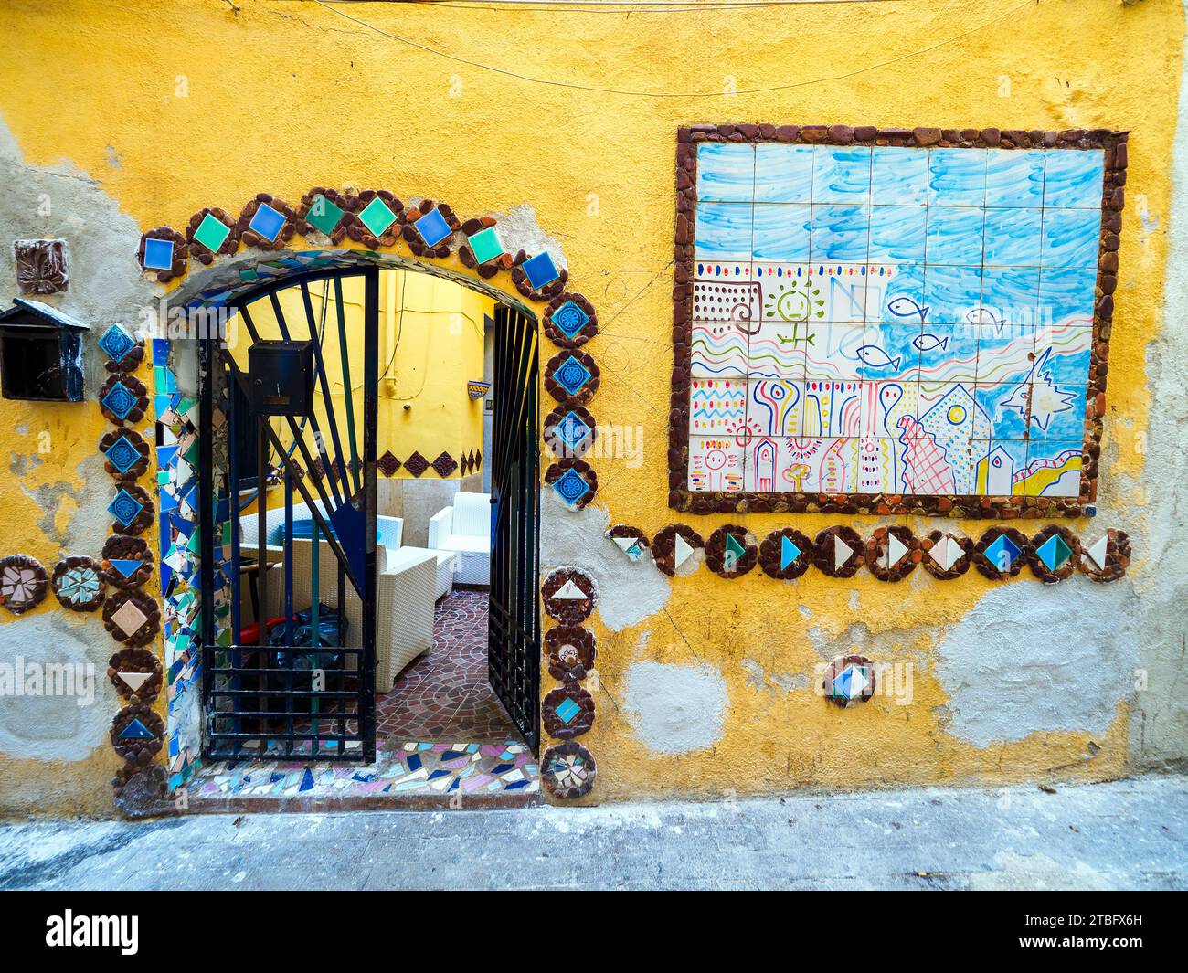 Tipico schema urbano islamico della cosiddetta Kasbah nel centro storico di Mazara del Vallo - Sicilia, Italia Foto Stock