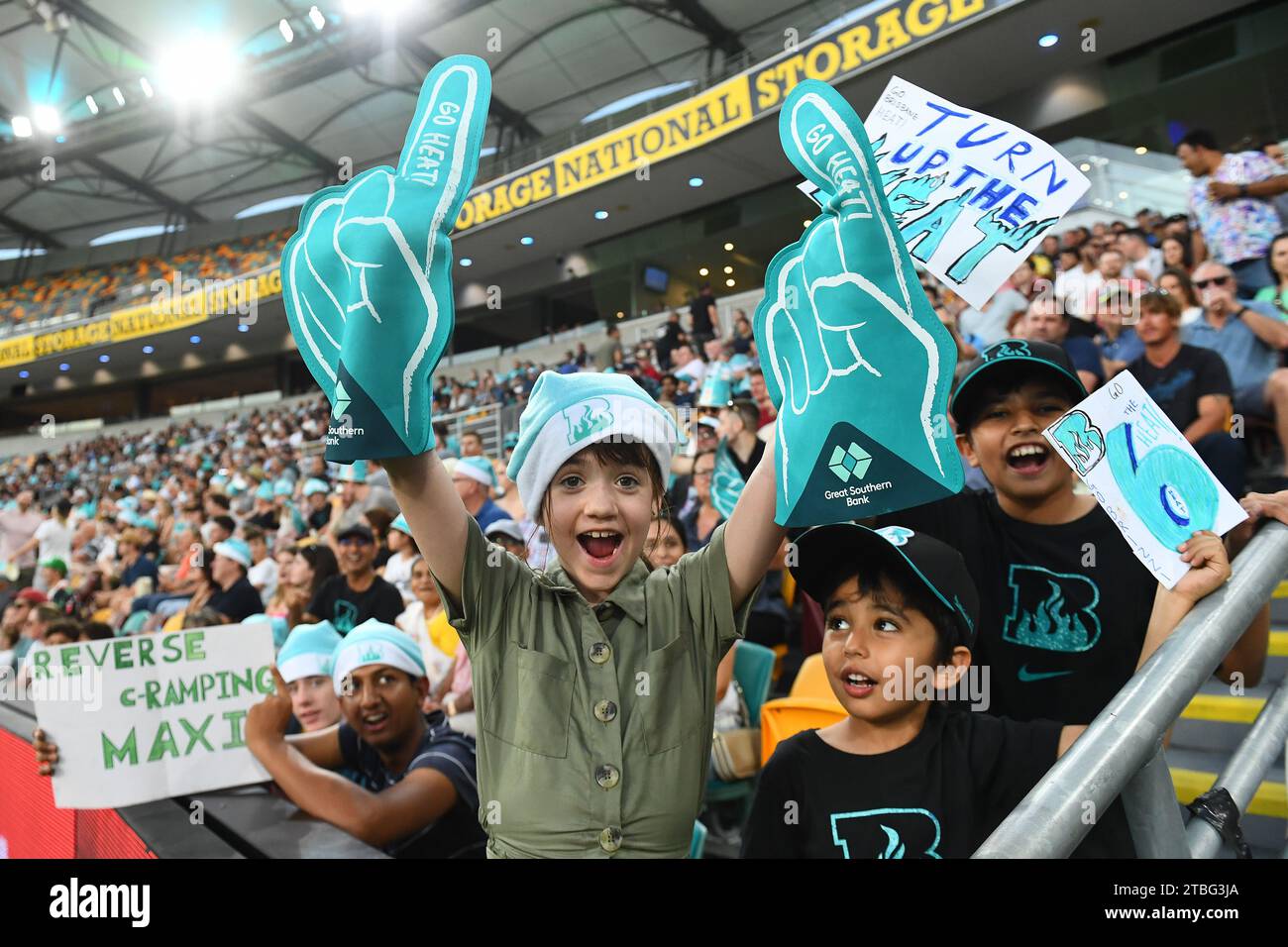 Brisbane, Australia. 7 dicembre 2023. Evie Brazendake applaude durante il BBL Round 1 match tra i Brisbane Heat e i Melbourne Stars al Gabba di Brisbane, giovedì 7 dicembre 2023. (AAP Image/Jono Searle) NESSUNA ARCHIVIAZIONE, SOLO USO EDITORIALE, LE IMMAGINI DEVONO ESSERE UTILIZZATE ESCLUSIVAMENTE A FINI DI SEGNALAZIONE DI NOTIZIE, NESSUN USO COMMERCIALE, NESSUN UTILIZZO NEI LIBRI SENZA IL PREVIO CONSENSO SCRITTO DI AAP credito: Australian Associated Press/Alamy Live News Foto Stock