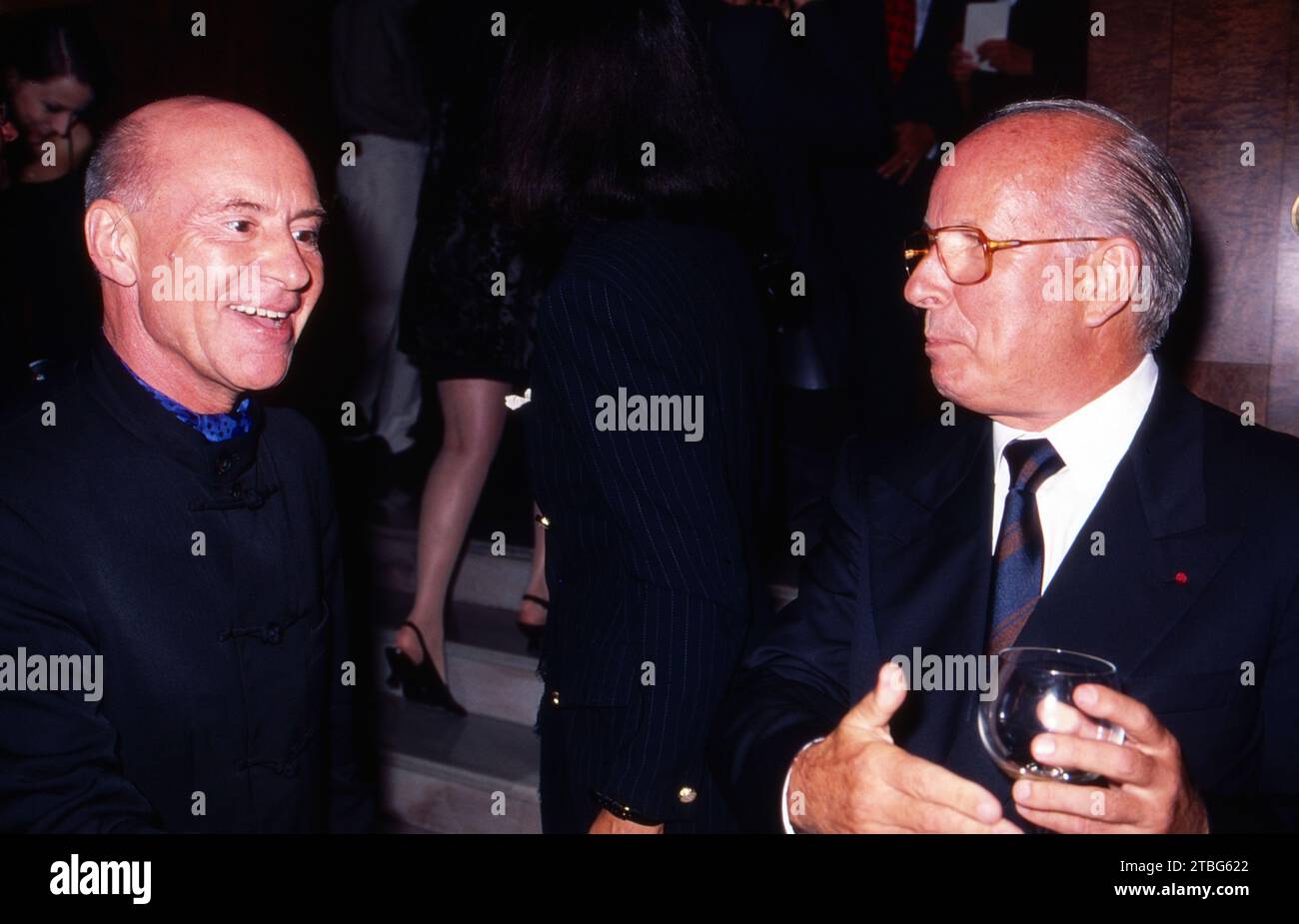 Dirigent Christoph Eschenbach im Gespräch mit Bernhard Servatius, Aufsichtsratsvorsitzender der Axel Springer AG, circa 1998. Foto Stock