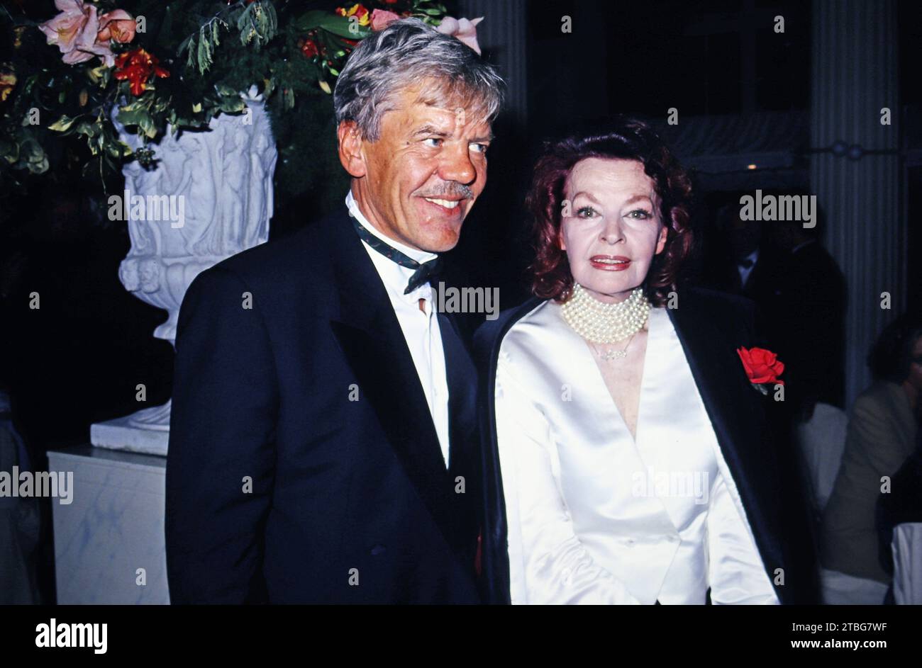 Peter Striebeck, deutscher Schauspieler, mit Schauspielerkollegin Margot Hielscher, Deutschland um 1995. Foto Stock