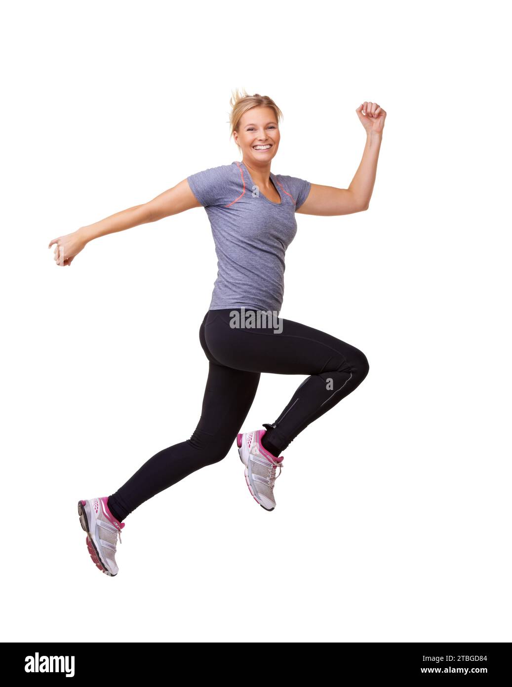 Donna, corsa e salto per il successo del fitness, l'allenamento e la celebrazione dell'allenamento, l'energia o il successo in studio. Ritratto del modello sportivo o del corridore in Foto Stock