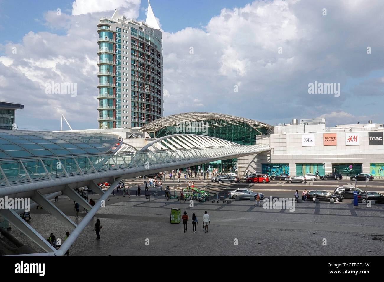 Portogallo, Lisbona, Parque das Nacoes, stazione ferroviaria Oriente o Gare do Oriente è un'opera d'arte e deve il suo design spettacolare a un architetto spagnolo Foto Stock