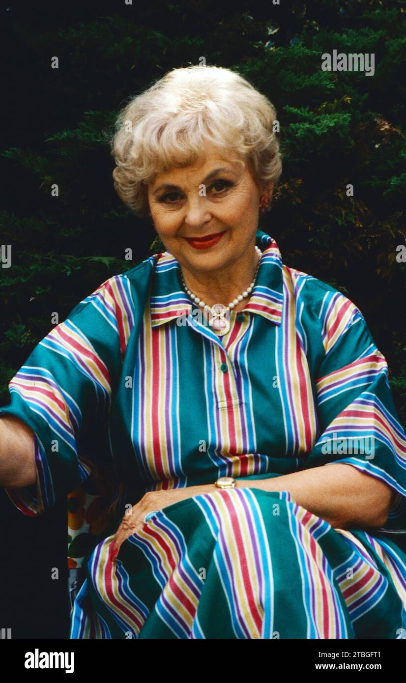 Bruni Löbel, deutsche Schauspielerin, Theaterdarstellerin, TV Serien Schauspielerin, Ritratto, 1987.Deutschland, Bruni Löbel, attrice tedesca, attrice teatrale e attrice di serie TV, ritratto, Germania, 1987. Foto Stock