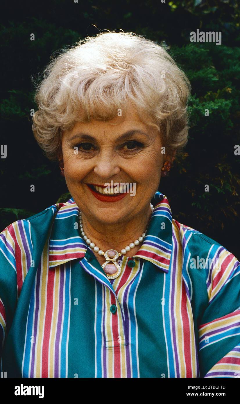 Bruni Löbel, deutsche Schauspielerin, Theaterdarstellerin, TV Serien Schauspielerin, Ritratto, 1987.Deutschland, Bruni Löbel, attrice tedesca, attrice teatrale e attrice di serie TV, ritratto, Germania, 1987. Foto Stock