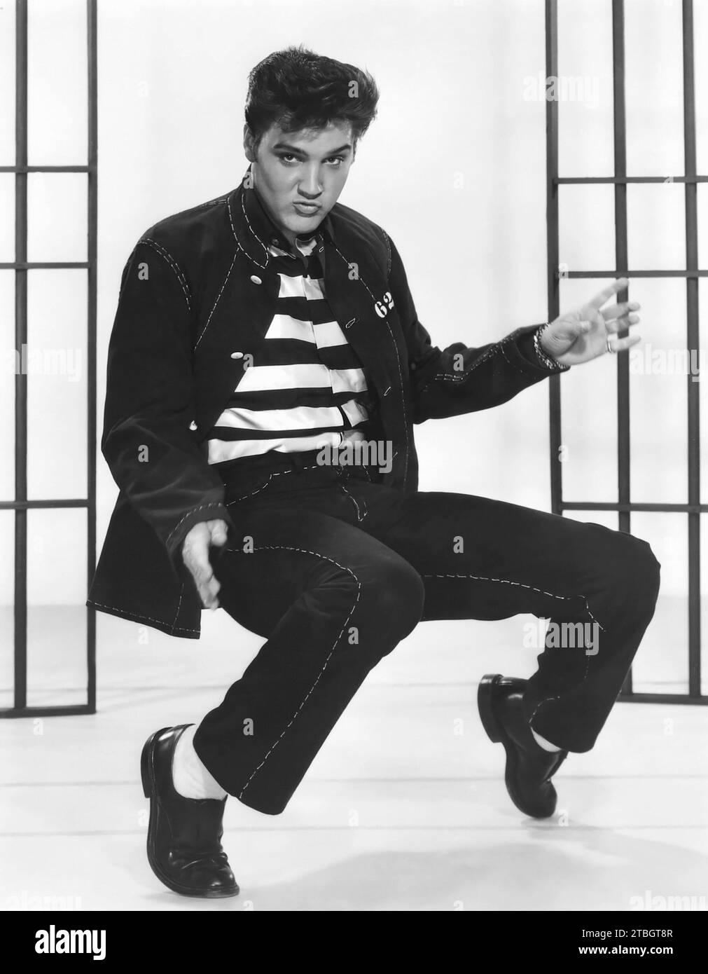 The King of Rock and Roll - Elvis Presley in "Jailhouse Rock" (MGM, 1957). Ancora foto pubblicitarie. Foto Stock