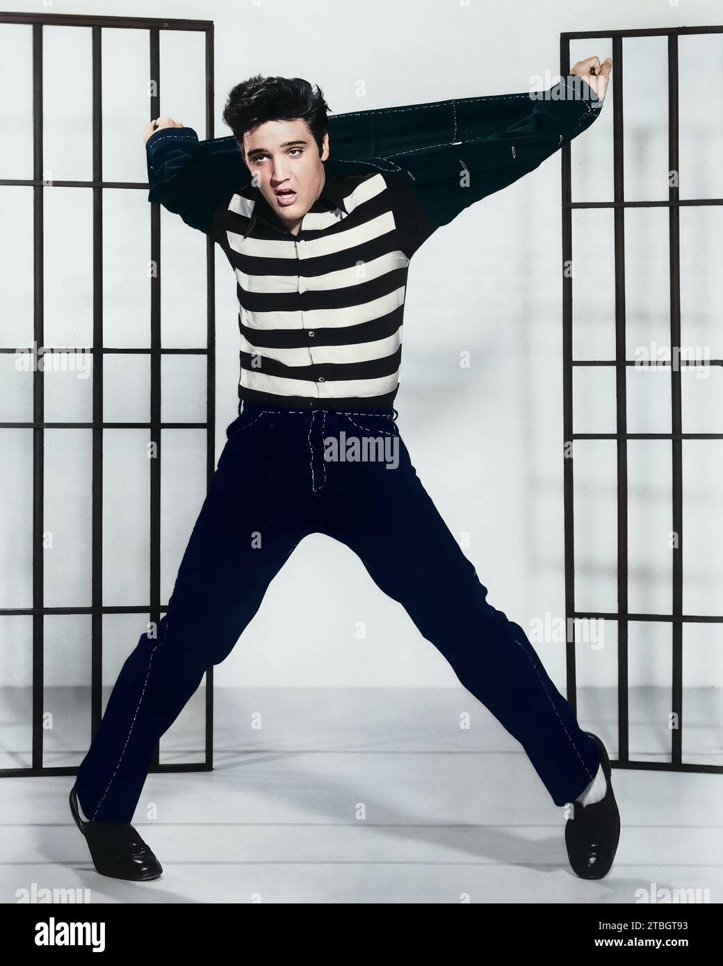 Legendary King Rock and Roll - Elvis Presley sul set cinematografico di Jailhouse Rock, 1957 Foto Stock