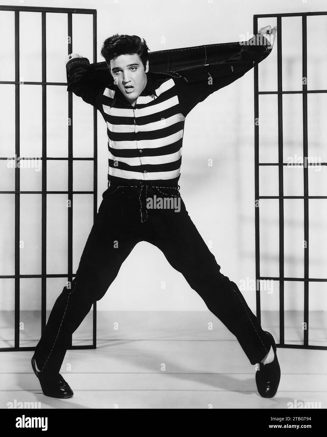 Legendary King Rock and Roll - Elvis Presley sul set cinematografico di Jailhouse Rock, 1957 Foto Stock