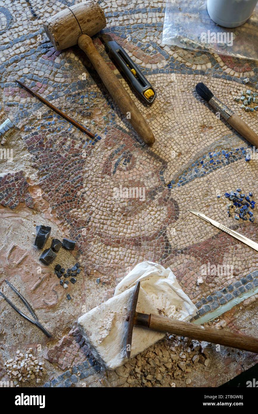 Laboratorio di restauro mosaico romano Foto Stock
