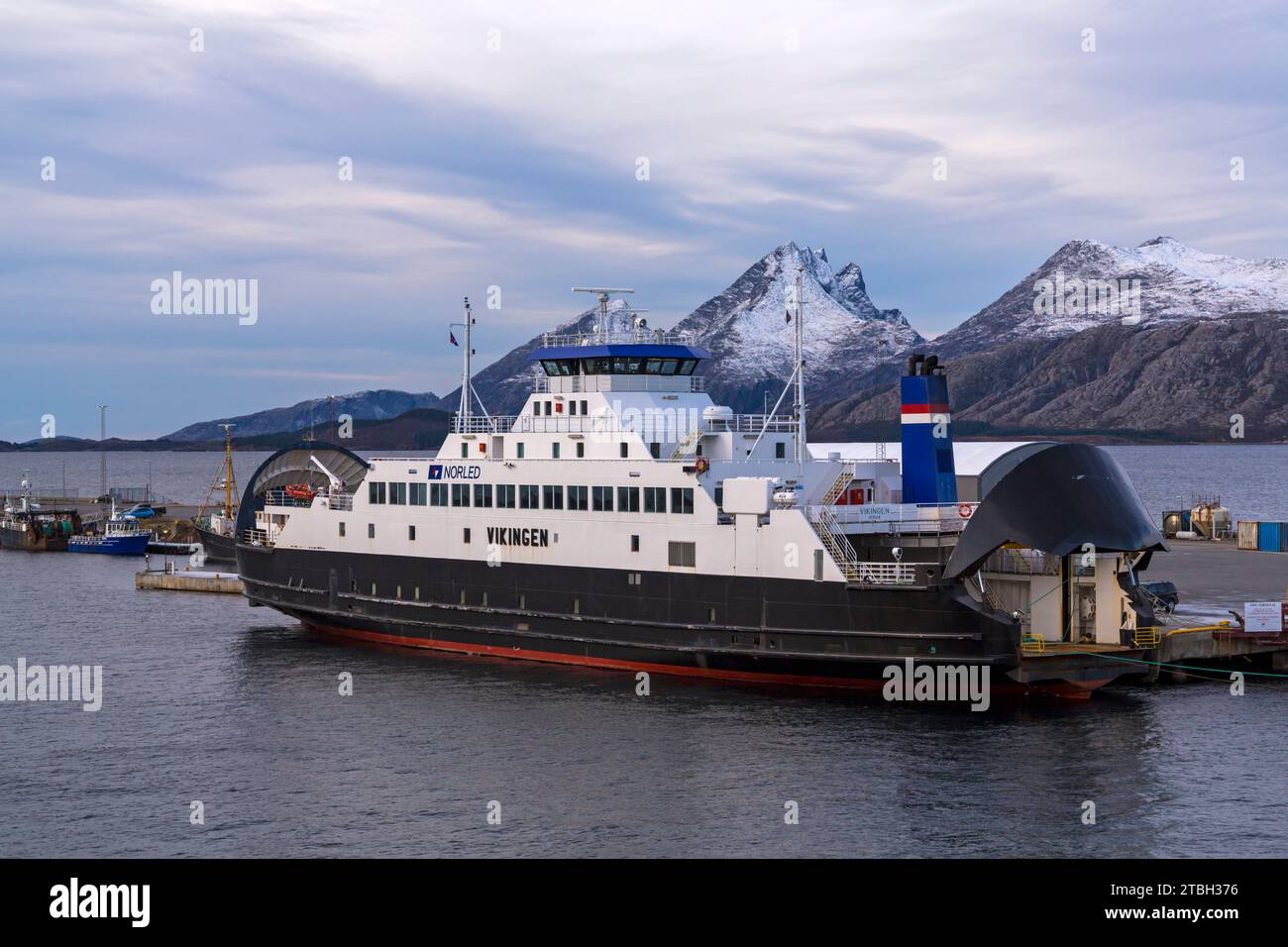 Norled MF Vikingen traghetto per auto a Sandnessjoen, Norvegia, Scandinavia, Europa a ottobre Foto Stock