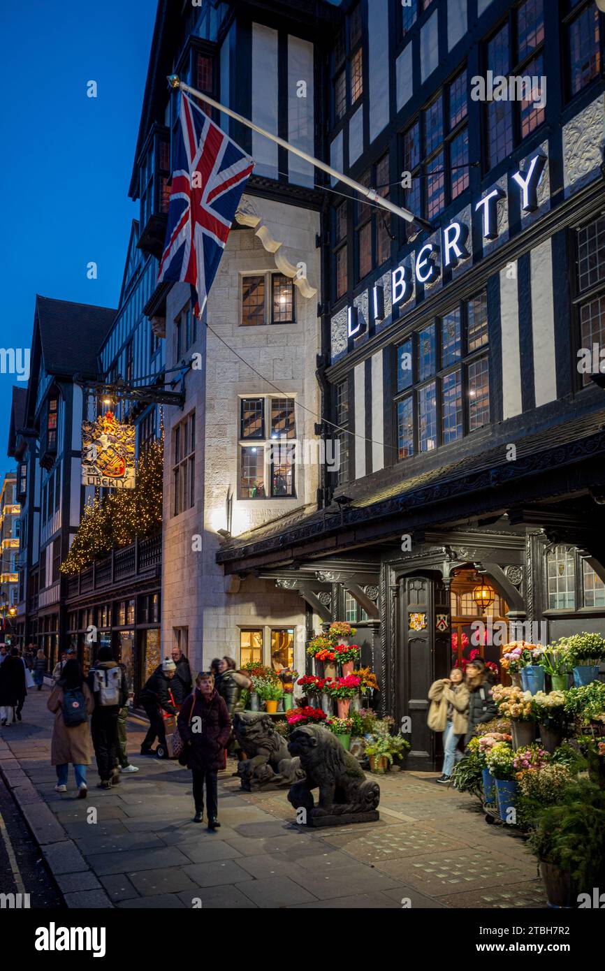 Liberty Store di Londra. L'esclusivo Liberty Department Store in Great Marlborough Street nel West End di Londra. Tudor Revival, edificio classificato di grado II* Foto Stock