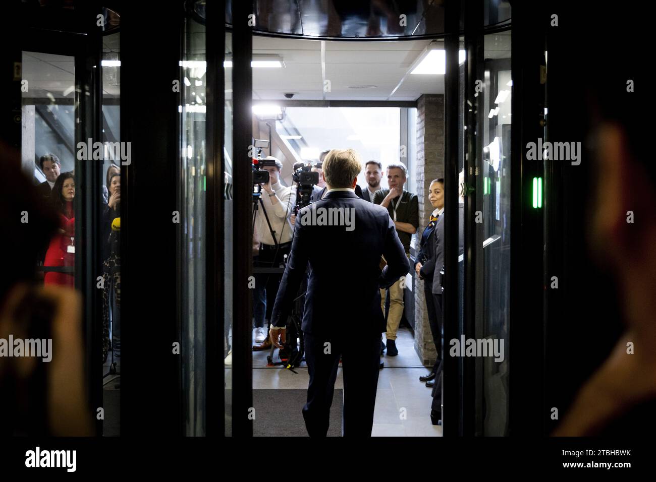 L'AIA Pieter Omtzigt (NSC) prima di una seconda conversazione con lo