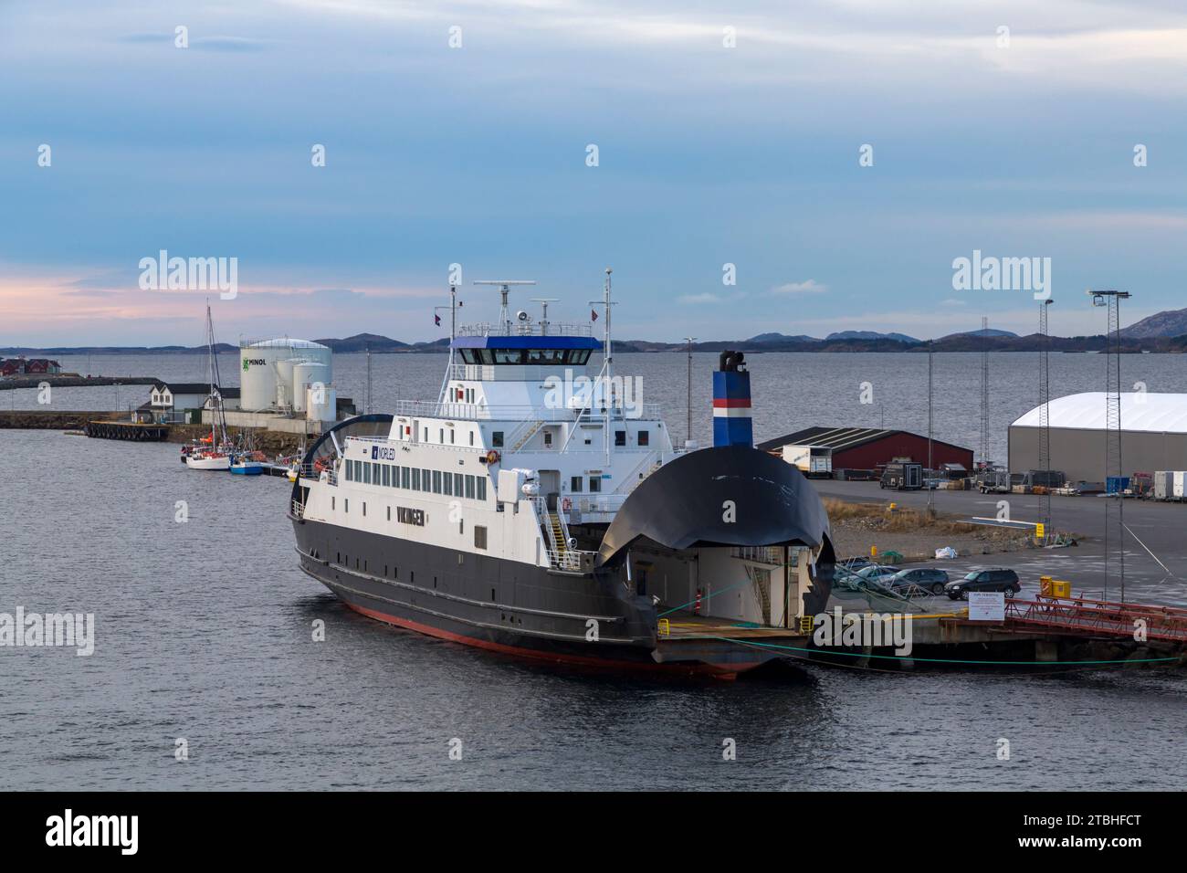 Norled MF Vikingen traghetto per auto a Sandnessjoen, Norvegia, Scandinavia, Europa a ottobre Foto Stock