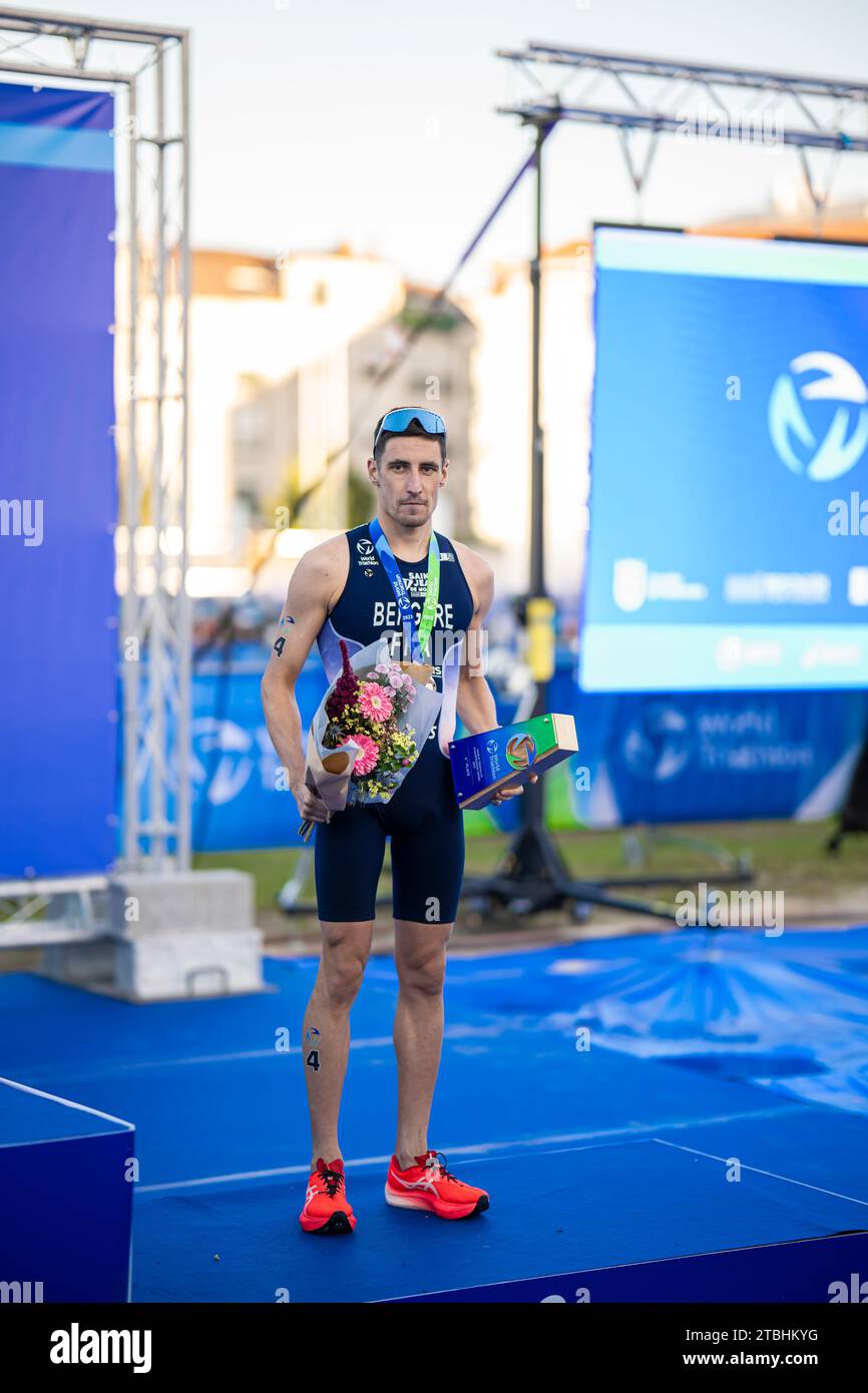 Léo Bergere alla cerimonia di premiazione a Pontevedra nel Triathlon World Championship Series 2023. Foto Stock