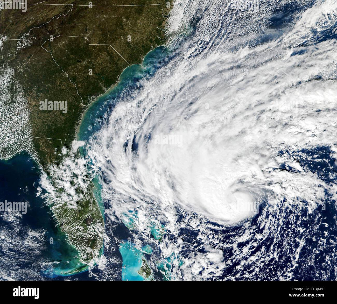 Immagine satellitare della tempesta tropicale Nicole che si rafforza sulle Bahamas. Foto Stock