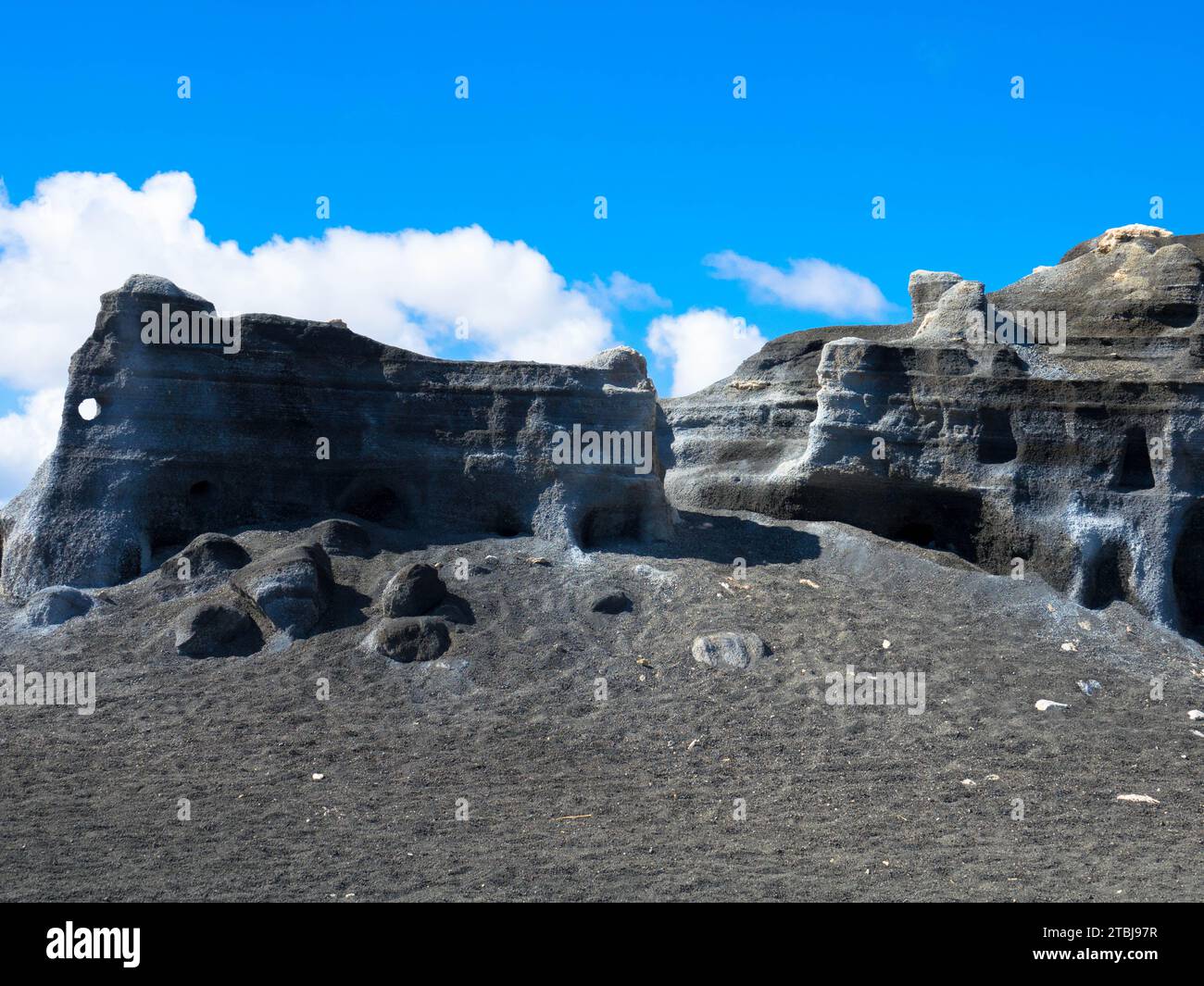 Vista panoramica delle formazioni rocciose più uniche di Lanzarote. Chiamata città stratificata o Antigua rofera de Teseguite. Isole Canarie, Spagna, Europa. Foto Stock