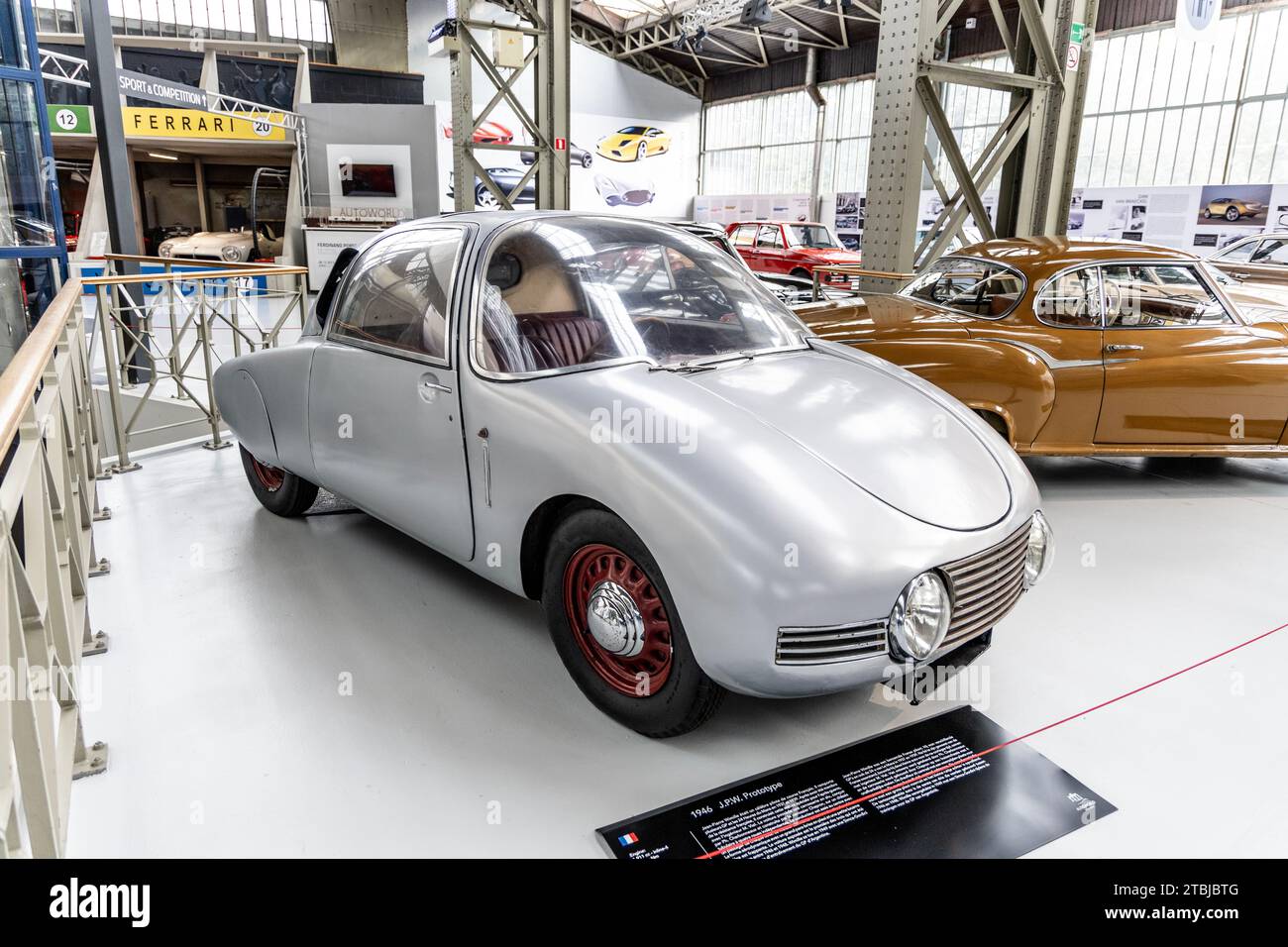 Auto prototipo Jean-Pierre Wimille Silver 1946 con forma aredinamica, Autoworld, Bruxelles, Belgio Foto Stock