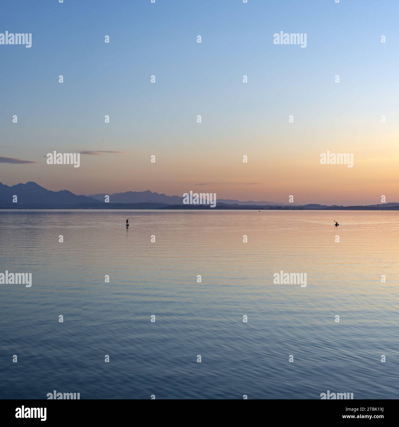 Tramonto, vicino a Chieming, Chiemsee, Chiemgau, Baviera, Germania, Europa Foto Stock