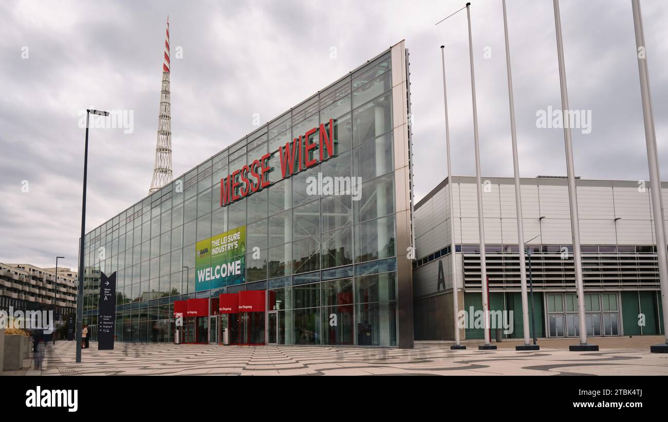 Centro congressi esposizioni messe Wien, esterno di un edificio in vetro. Vienna, Austria - 25 settembre 2023. Foto Stock