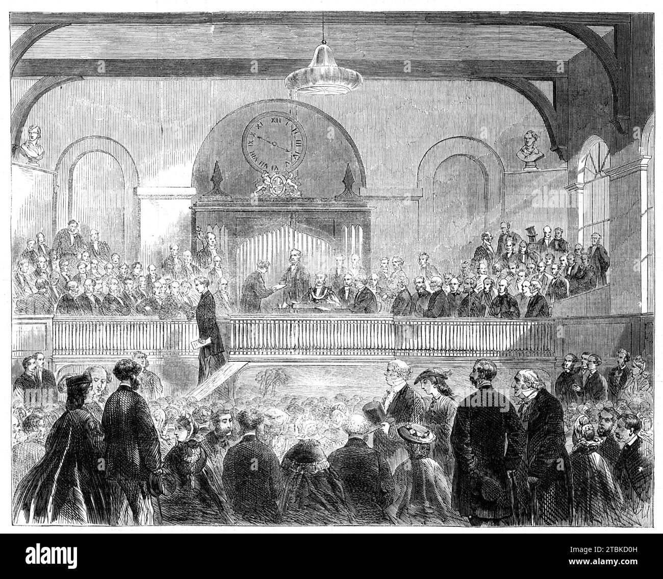 Lord Palmerston distribuisce certificati ai candidati di successo nei recenti esami della classe media di Oxford a Southampton, 1861. "Quando Lord Palmerston entrò nelle stanze di Carlton, fu accolto con un forte e protratto applauso... dopo aver fatto notare le obiezioni che alcuni genitori avrebbero dovuto sottoporre i loro figli a un test così severo con la prospettiva di un fallimento, [il vescovo di Rochester] dimostrò che erano infondati, e ha esortato i genitori e il pubblico in generale a dare un sostegno più pronto e generoso a questi esami, che sono stati calcolati essere produ Foto Stock