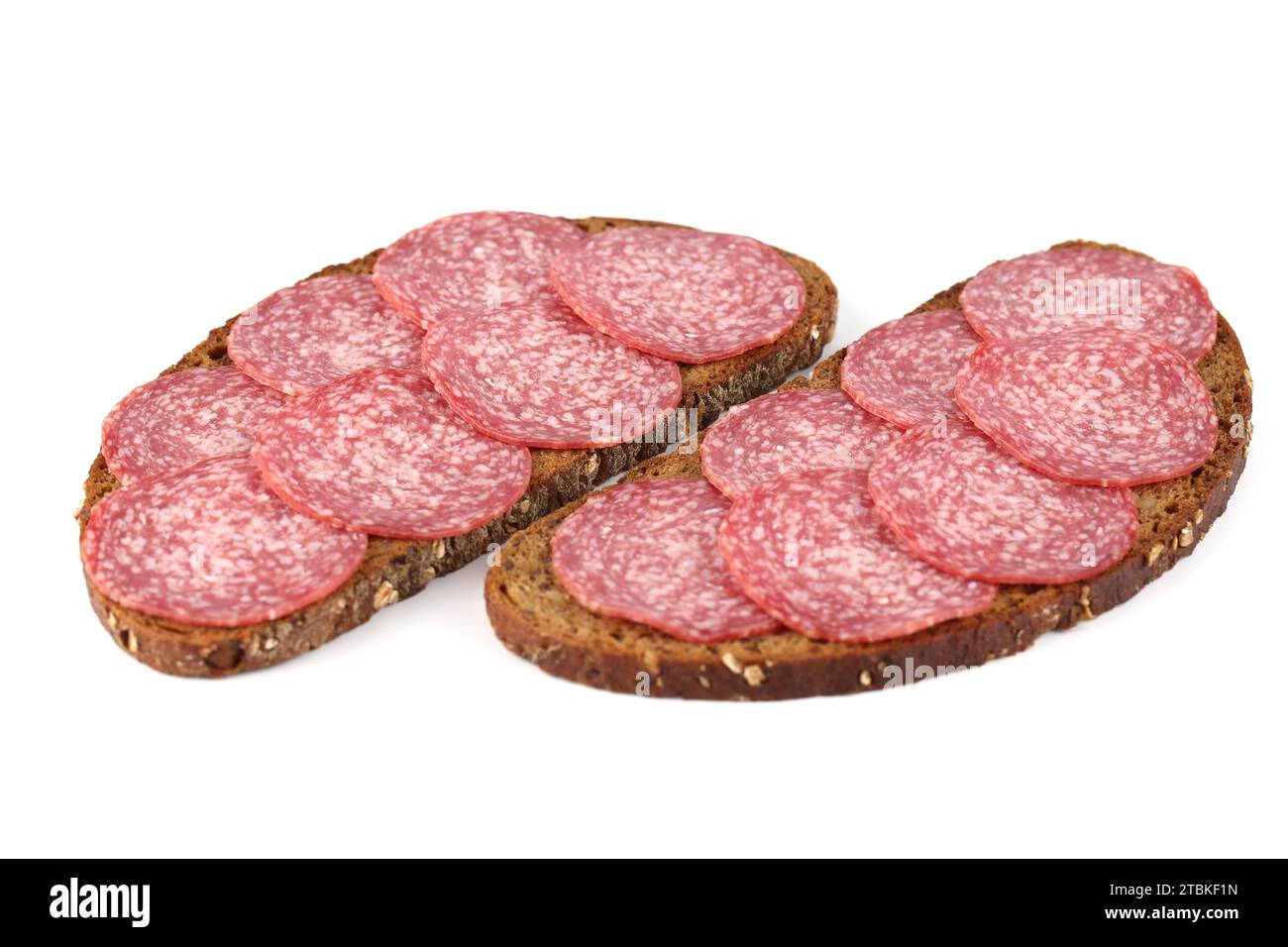 Due panini con salame isolato su sfondo bianco. Foto Stock