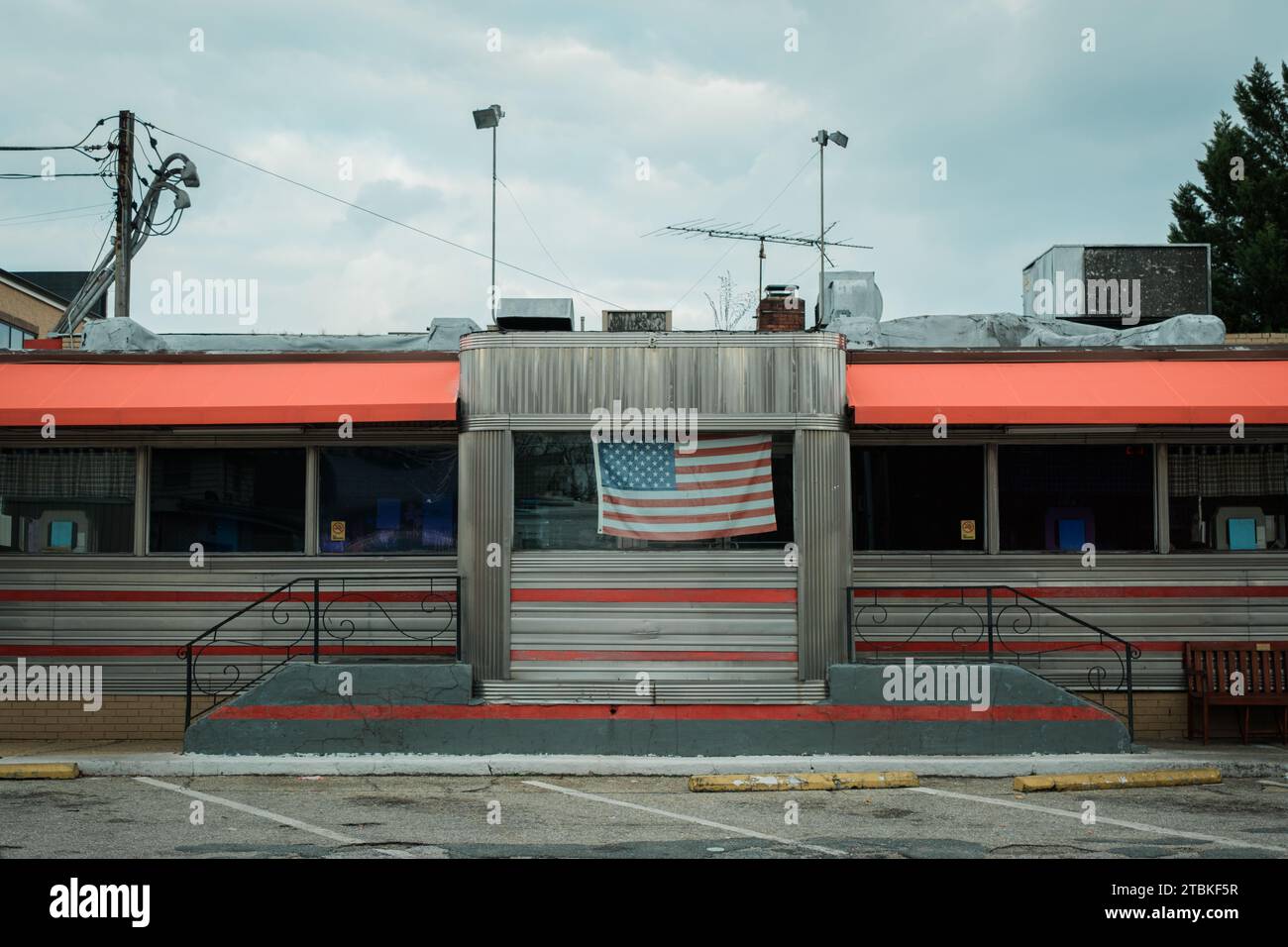 Bandiera americana al Tastee Diner, Laurel, Maryland Foto Stock