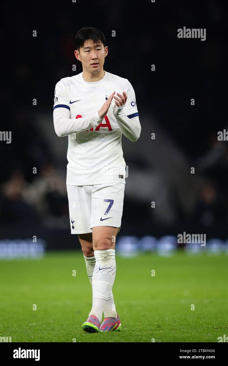 LONDRA, Regno Unito - 7 dicembre 2023: Heung-min figlio del Tottenham Hotspur applaude i tifosi dopo la partita di Premier League tra il Tottenham Hotspur e il West Ham United al Tottenham Hotspur Stadium (Credit: Craig Mercer/ Alamy Live News) Foto Stock