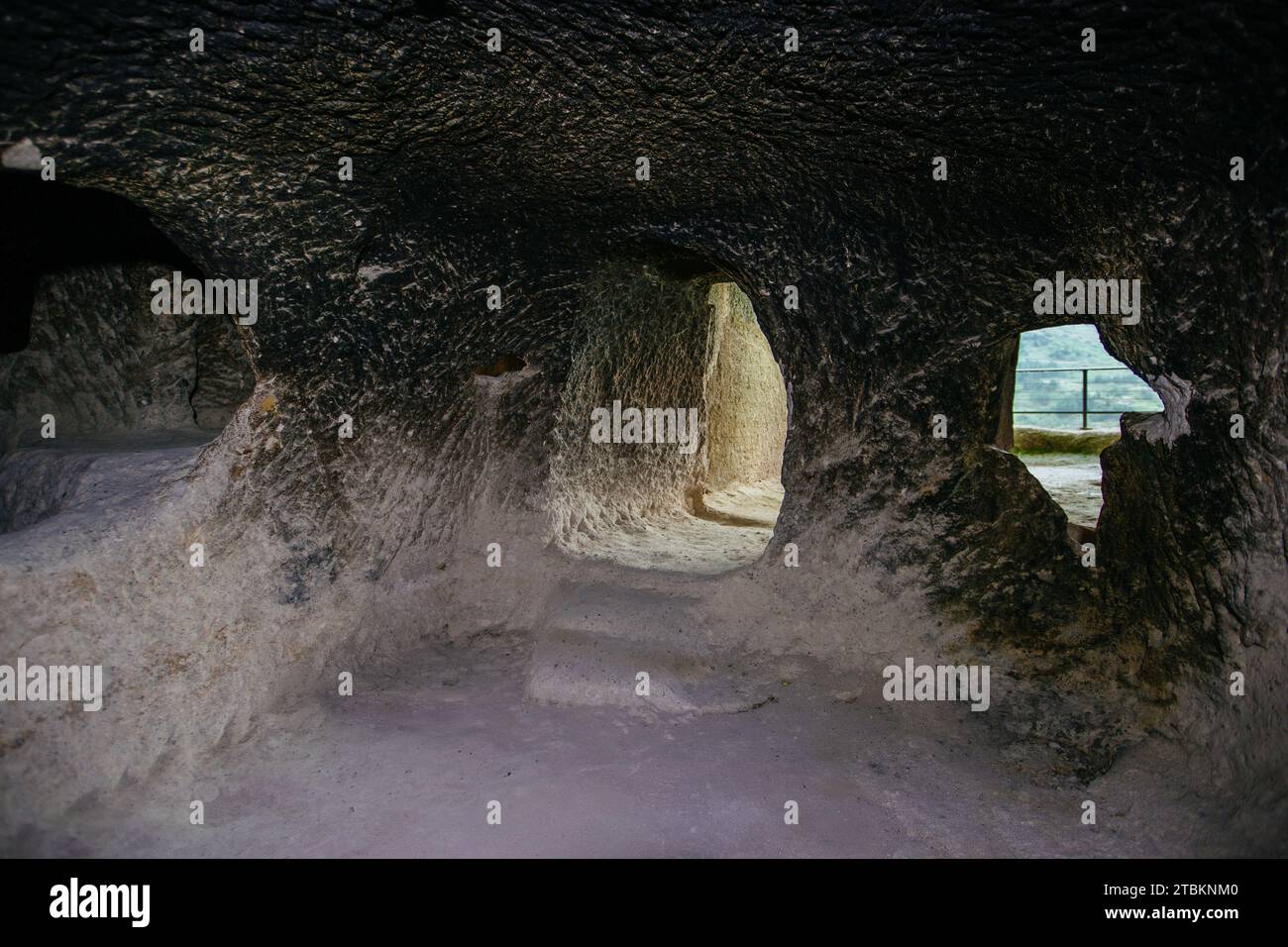 All'interno del monastero grotta di Vardzia in Georgia. Foto Stock