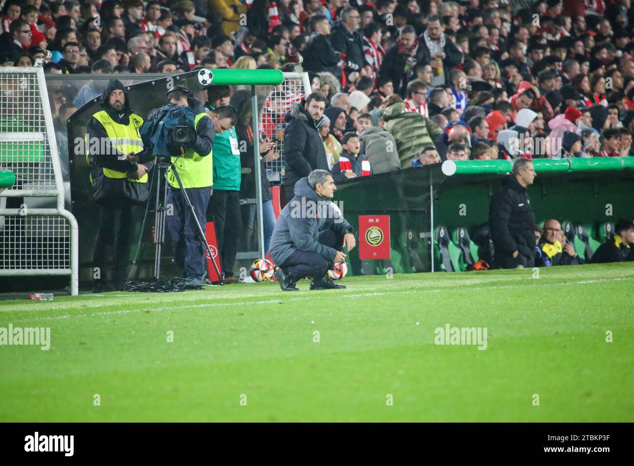 Santander, Spagna, 07 dicembre 2023: L'allenatore dell'Athletic Club, Ernesto Valverde durante il secondo turno della SM El Rey Cup 2023-24 tra CD Cayon e Athletic Club, il 07 dicembre 2023, a Los Campos de Sport di El Sardinero, a Santander, in Spagna. Credito: Alberto Brevers / Alamy Live News. Foto Stock