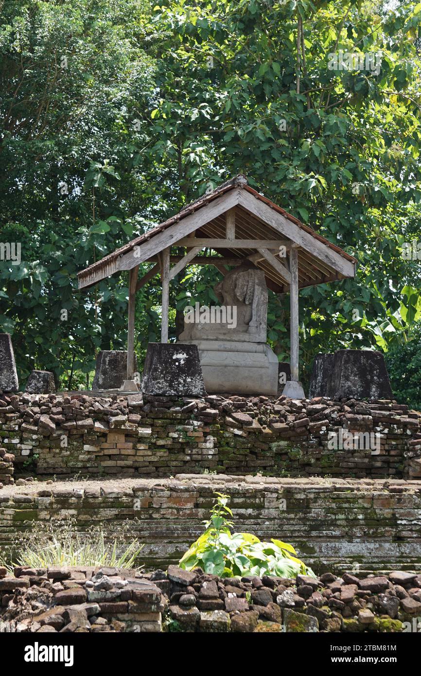 Il tempio Gayatri è le rovine di un tempio indù situato a Tulungagung, Giava orientale. Il tempio Gayatri è una reliquia del regno Majapahit Foto Stock