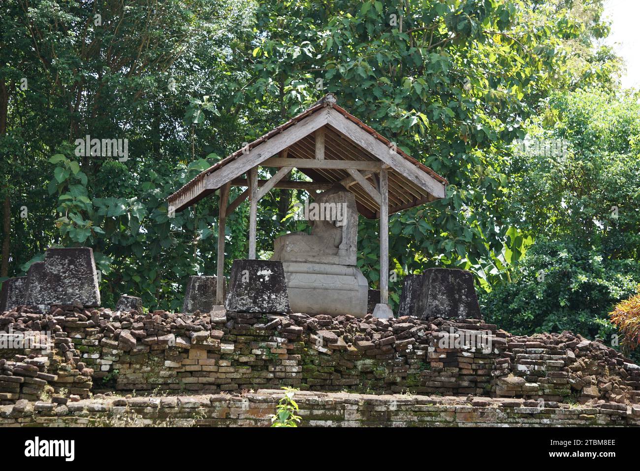 Il tempio Gayatri è le rovine di un tempio indù situato a Tulungagung, Giava orientale. Il tempio Gayatri è una reliquia del regno Majapahit Foto Stock