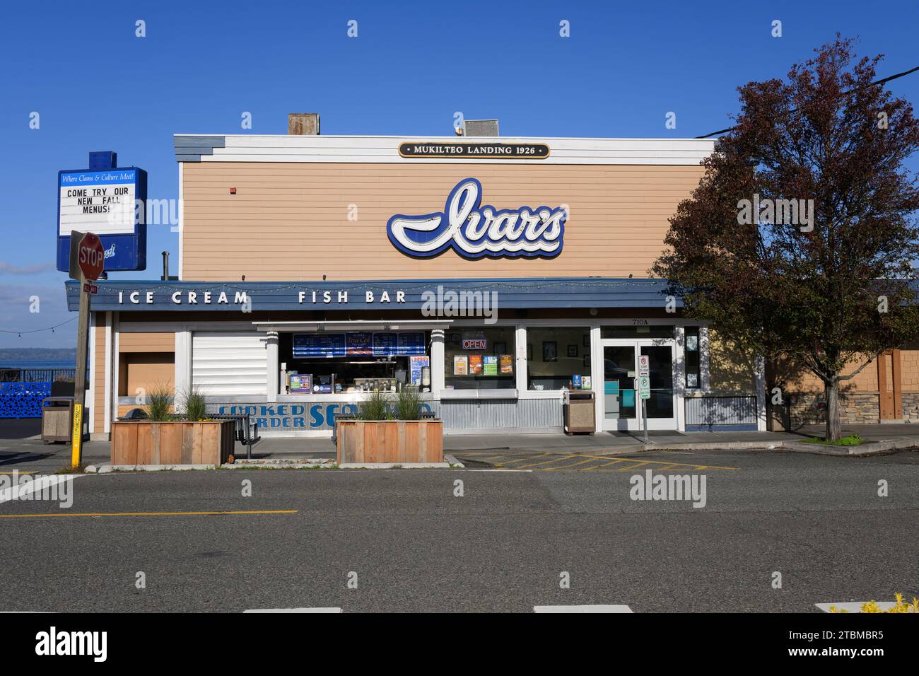 Mukilteo, Washington, USA 8 novembre 2023; Ivar's fish bar al Mukilteo Landing sul lungomare